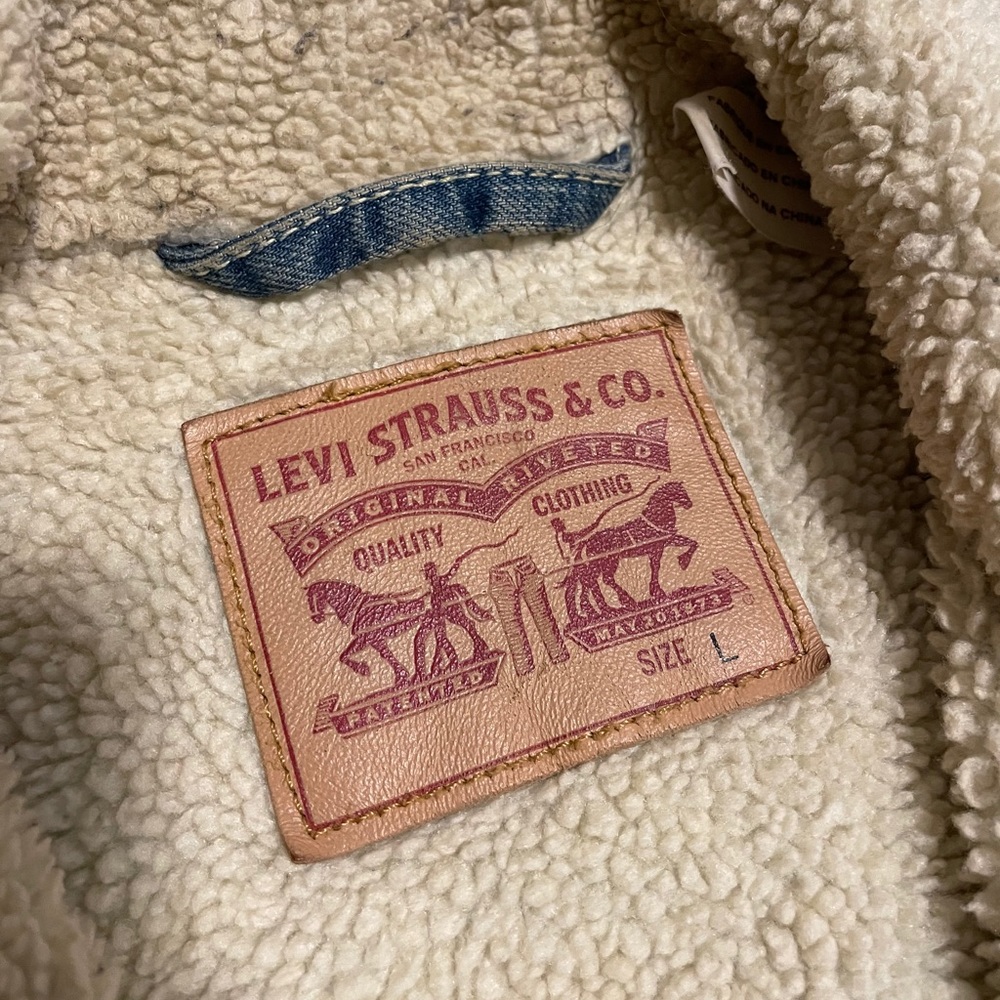 Levi Vintage Fit Sherpa Trucker Jacket - Picture 5 of 8
